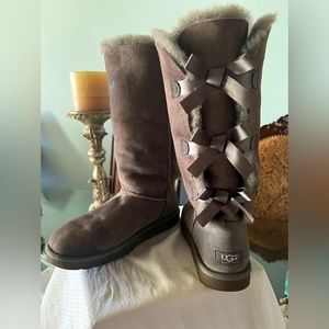Size 9 lightly used Ugg boots